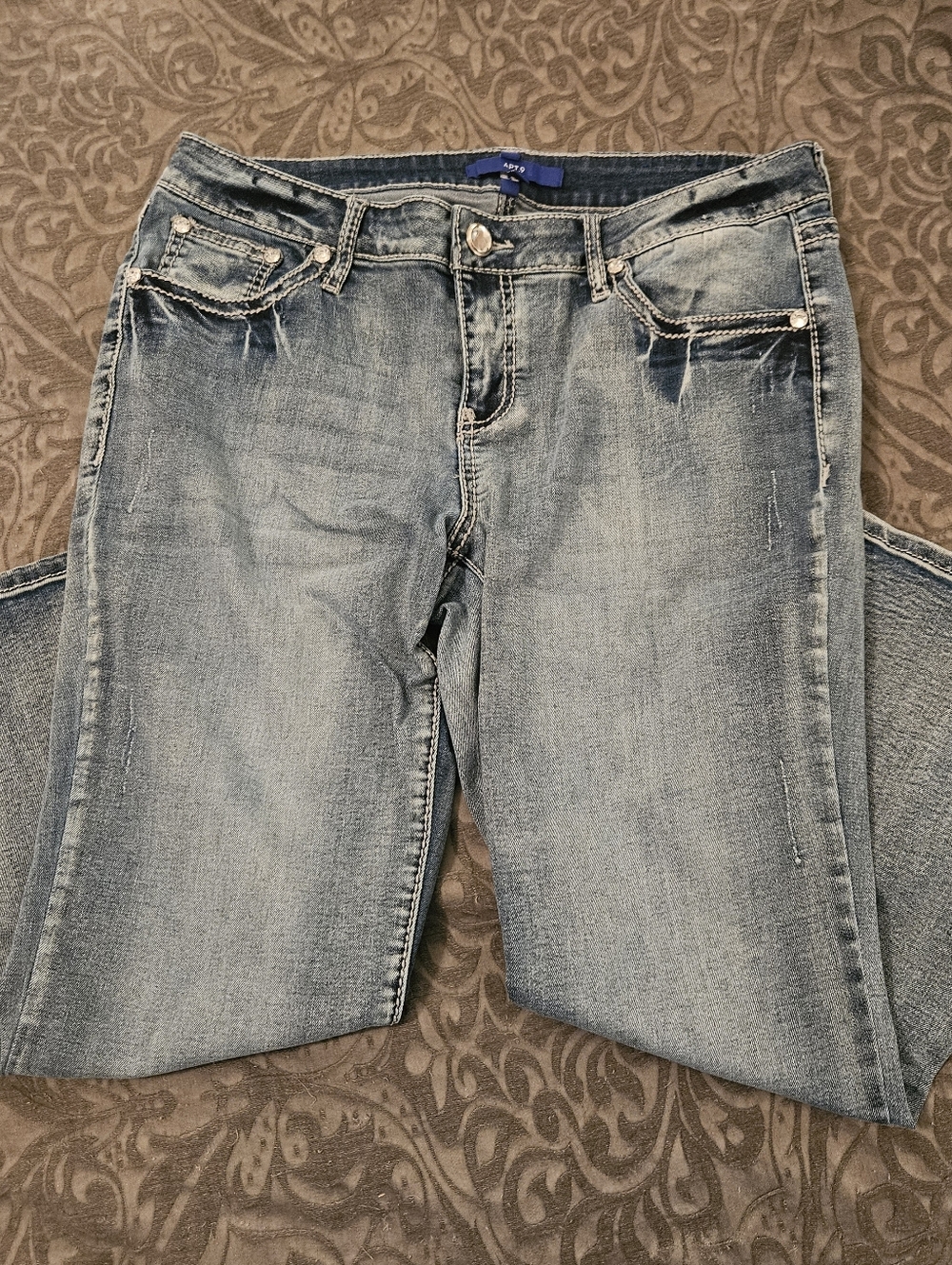 LIKE NEW Women’s Apt. 9 Light Wash Blue Denim Jeans Size 12
